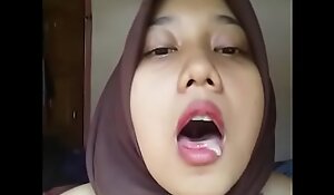 Indonesian Malay Hijabi Piping hot 02